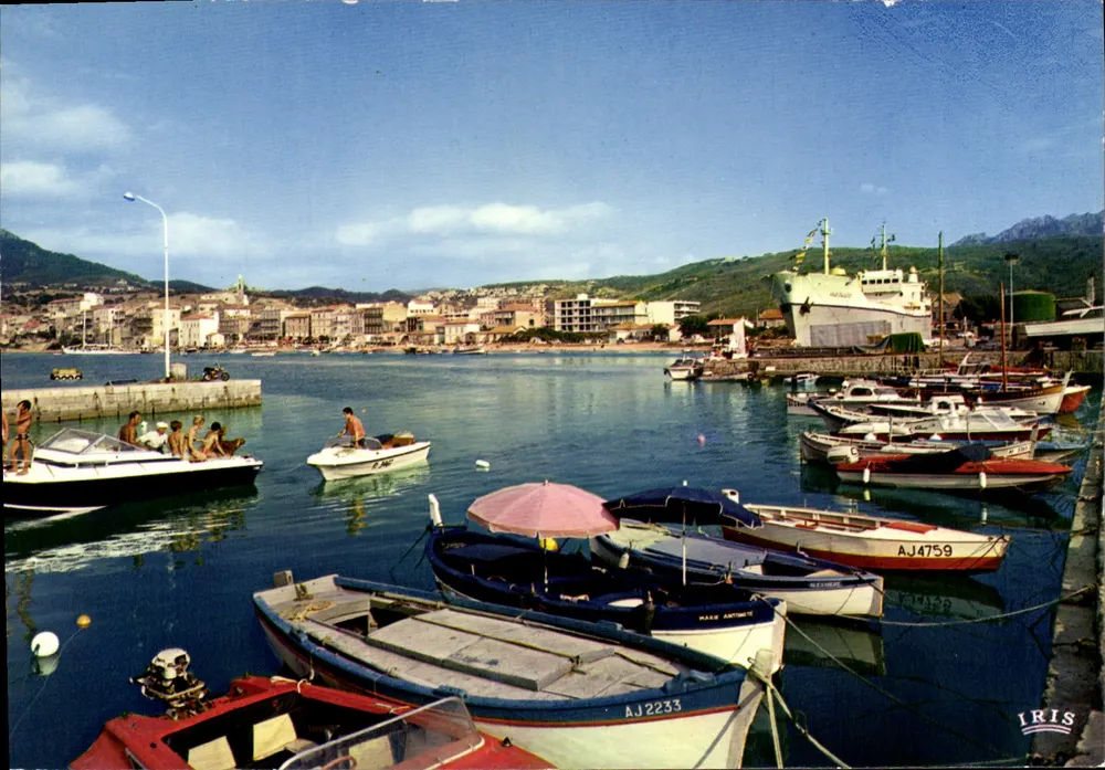 Propriano (Córsega) — O Porto e a Cidade — IRIS Mexichrome - Frente