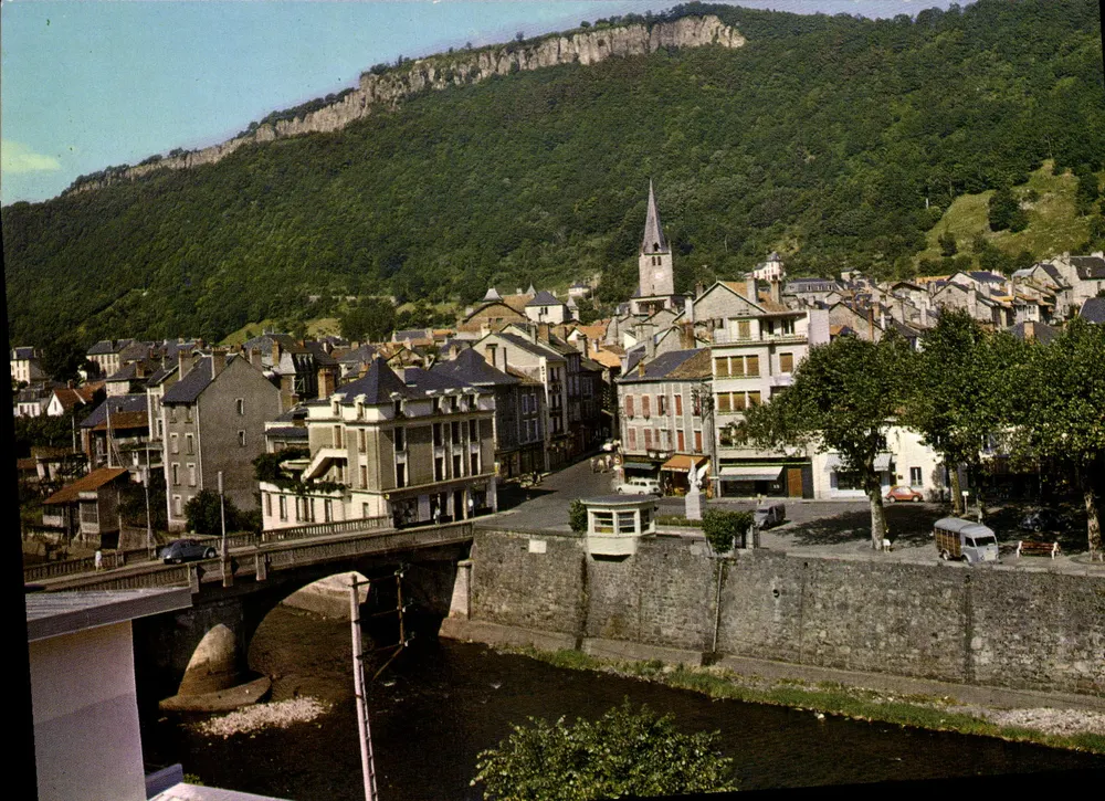 Bort-les-Orgues (19) — A Cidade e as Orgues — Editor L. Chatagneau, Bordeaux - Frente