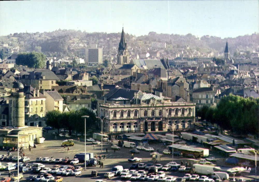 Brive (Corrèze) — O teatro — IRIS MEXICHROME n°110 - Frente