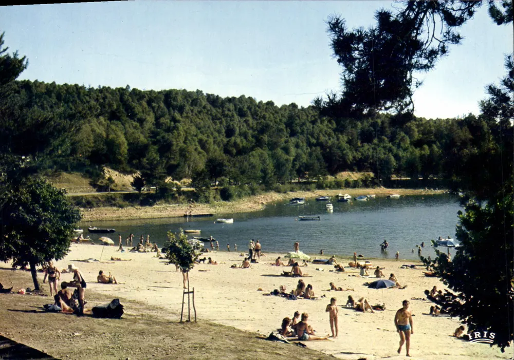 Marcillac-la-Croisille — A Praia — IRIS, n°51 - Frente
