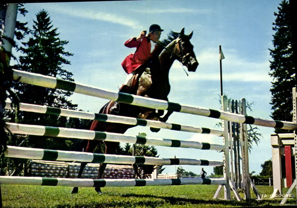 Springen over obstakels — Pompadour — Uitgave La Corrèze Touristique - Voorkant