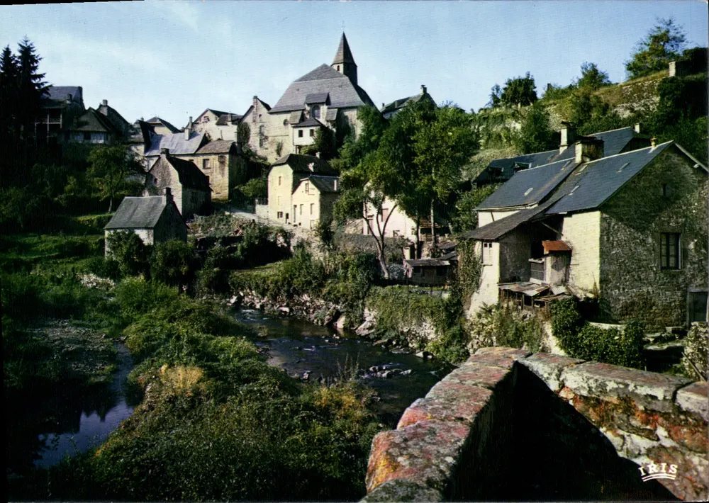 Treignac — Vale da Vézère, igreja do século XV — IRIS - Frente