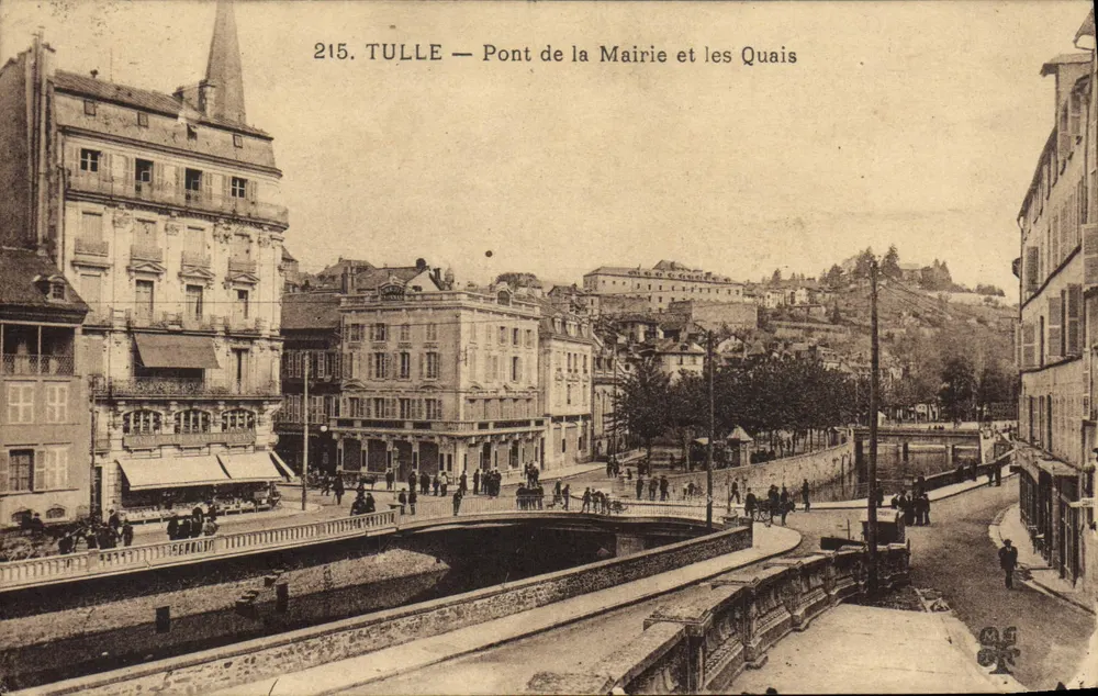 Tulle — Brücke des Rathauses und die Ufer — Verlag: Tulle, Nr. 215 - Vorderseite