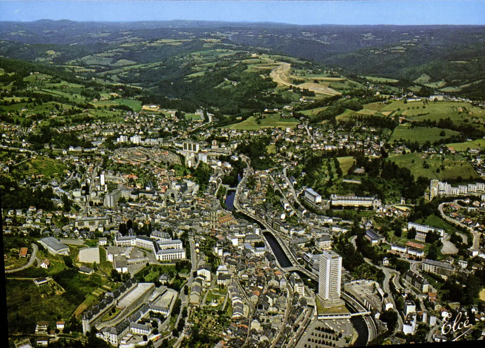 Tulle — Allgemeine Ansicht — Das Stadtzentrum mit der Corrèze — Verlag Elcée - Vorderseite