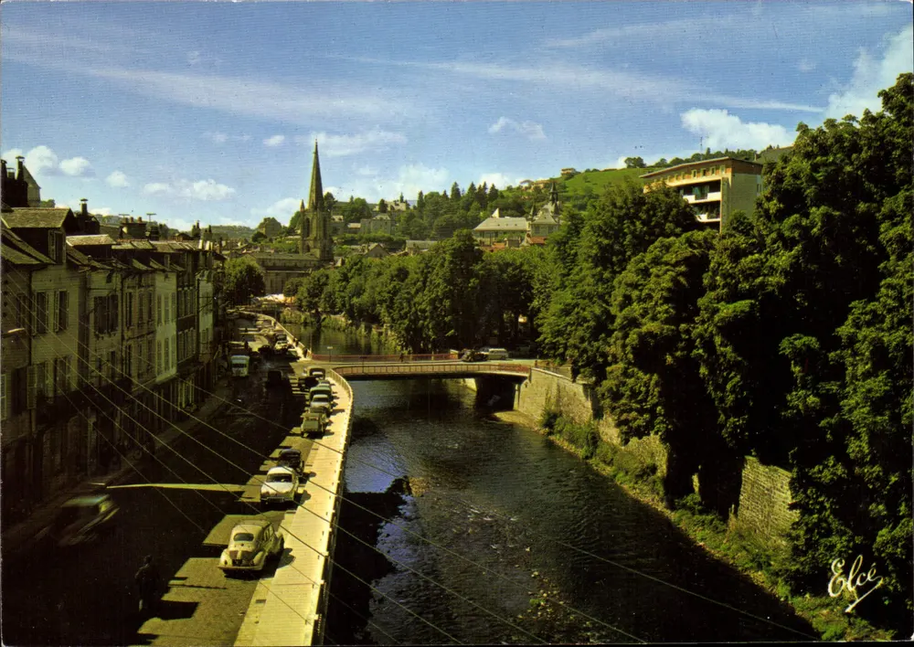 Tulle (19) — Die Brücke über die Corrèze, im Hintergrund die Kirche — Verlag Elcée, Nr. 2064 - Vorderseite