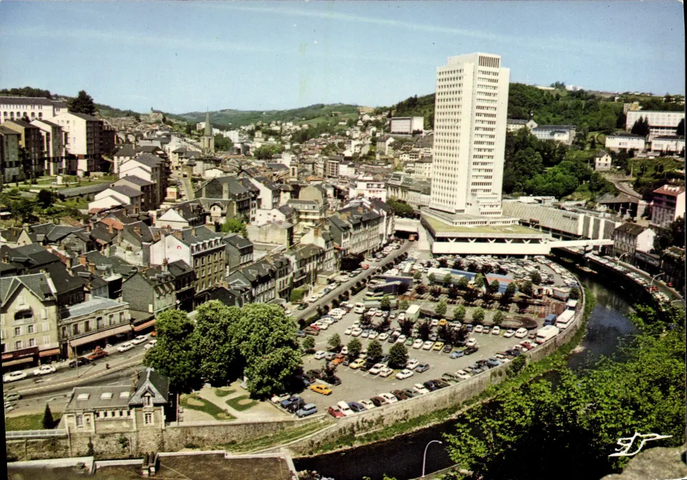 Tulle (Corrèze) — Allgemeiner Blick auf die Verwaltungsstadt Jean Montalat an der rechten Seite der Corrèze — Verlag: CIGOGNE Agentur und Druckgesellschaft - Vorderseite