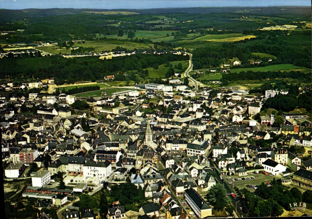 UsseL (Corrèze) — Vista geral — IRIS - Frente