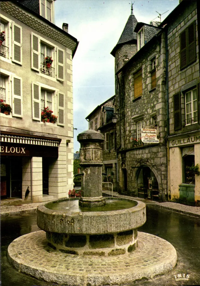 Ussel (Corrèze) — Velha fonte — IRIS, n°38 - Frente
