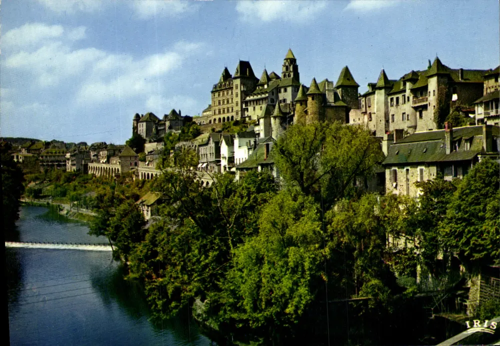 Uzerche — A Pérola do Limousin — IRIS - Frente