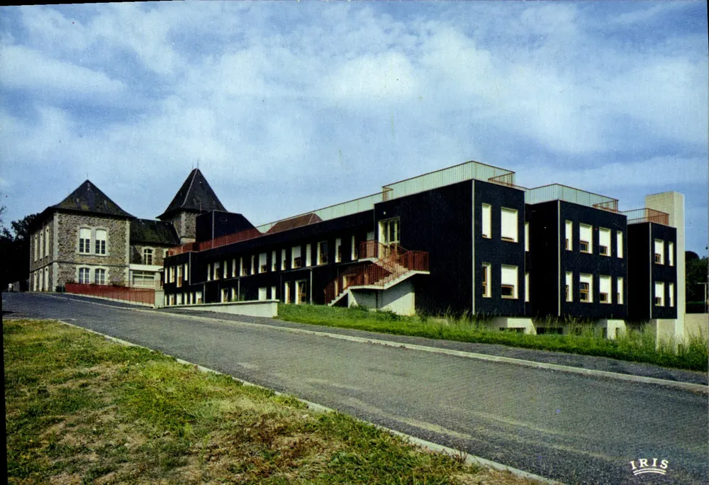 Vigeois (Corrèze) — Das Altenheim / Kurzentrum — IRIS - Vorderseite