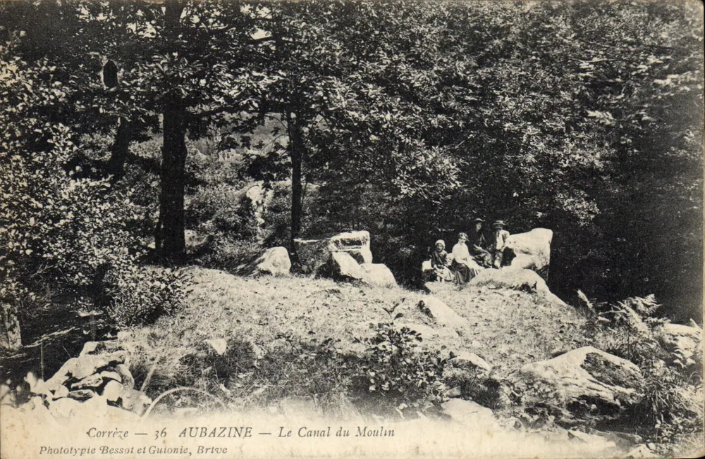 Aubazine — O Canal do Moulin — Fototipia Bessot e Gulonie, Brive - Frente