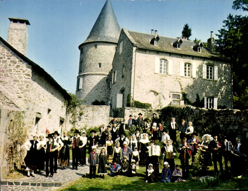 Grupo folclórico "Lou Blandou" — Saint-Germain-les-Vergnes — IRIS 190751 - Frente