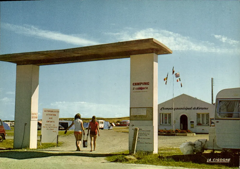 Camping municipal de Kérurus — Plouneour-Trez (Finistère) — Éditions La Cigogne - Frente
