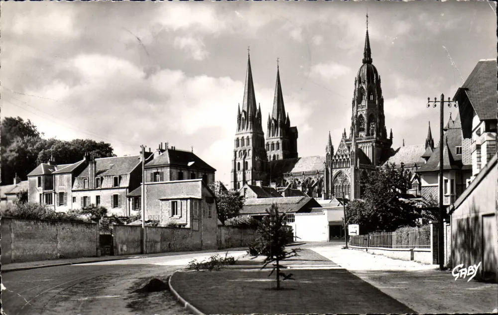Bayeux — Boulevard Sadi-Carnot und die Kathedrale — Editions GABY - Vorderseite