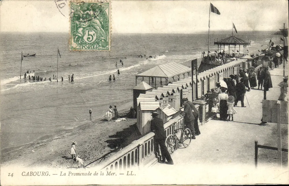 Cabourg — A Promenade de la Mer — LL. - Frente