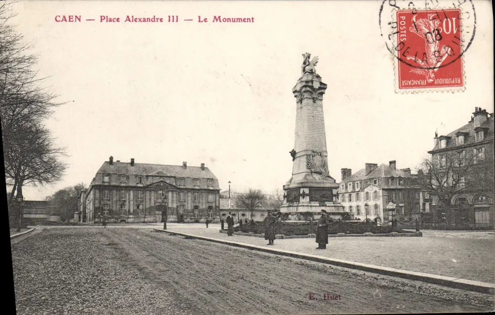 CAEN — Praça Alexandre III — O Monumento — E. Huet - Frente