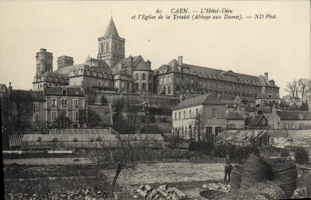 Caen — Das Hôtel-Dieu und die Kirche der Dreifaltigkeit (Abtei der Damen) — ND Fotografie - Vorderseite