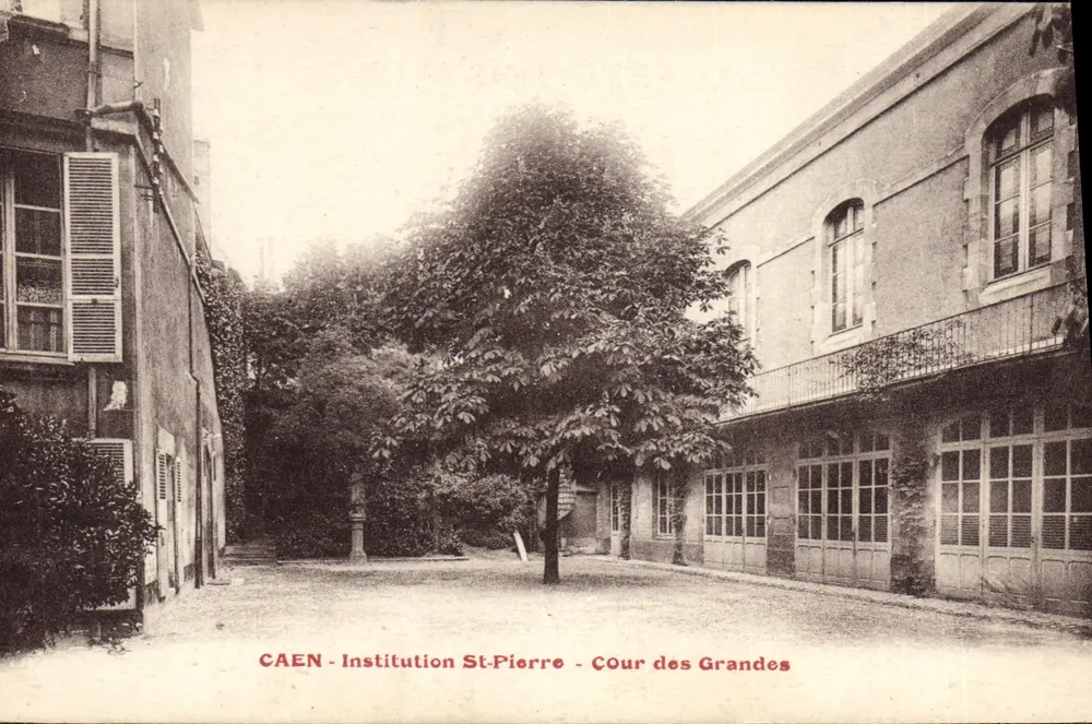Caen - Instituição St-Pierre - Cour des Grandes - Frente