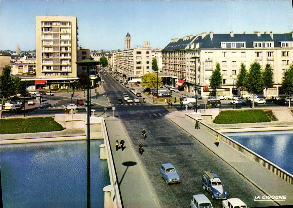 La Cigogne — Caen — Éditions Hachette - Frente
