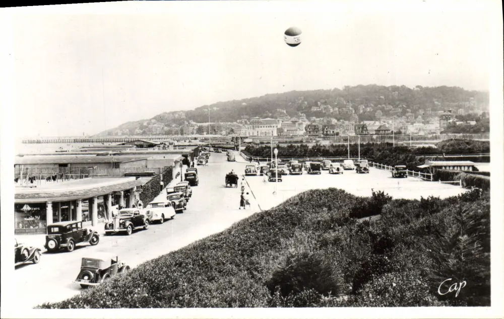 Deauville - Fleurie-Strand - Allgemeine Ansicht zum Hafen — Antike Ansichtskarte — Nr. 511 - Vorderseite