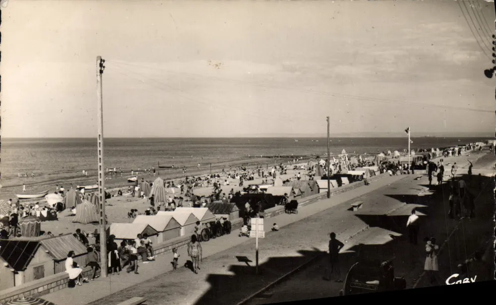 Langrune-sur-Mer (Calvados) — Die Promenade und der Strand — Editions Caby - Vorderseite