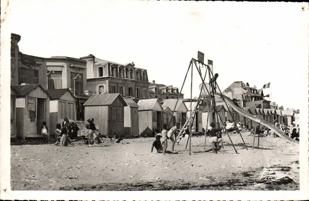 Lion-sur-Mer — Spiele am Strand — Verlag Lirène - Vorderseite