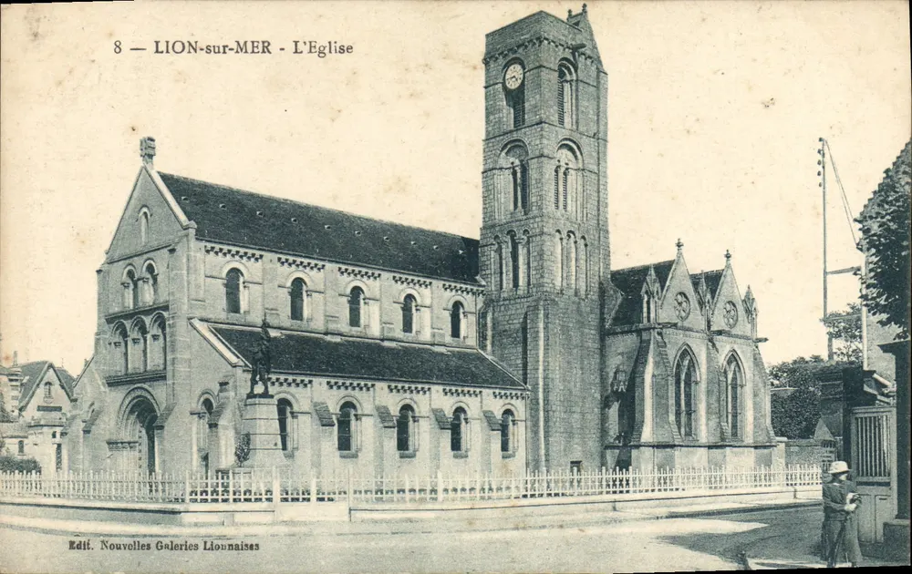 LION-sur-MER - A Igreja — Editor Nouvelles Galeries Lioumaises, n°8 - Frente
