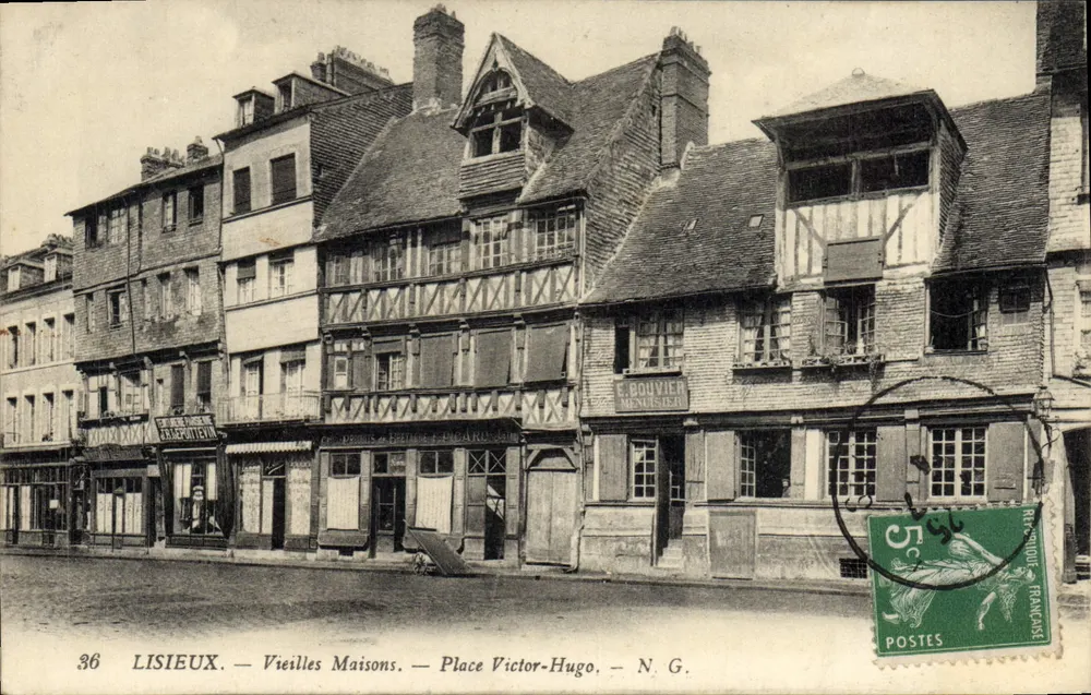 Lisieux — Alte Häuser — Place Victor-Hugo — N.G. - Vorderseite