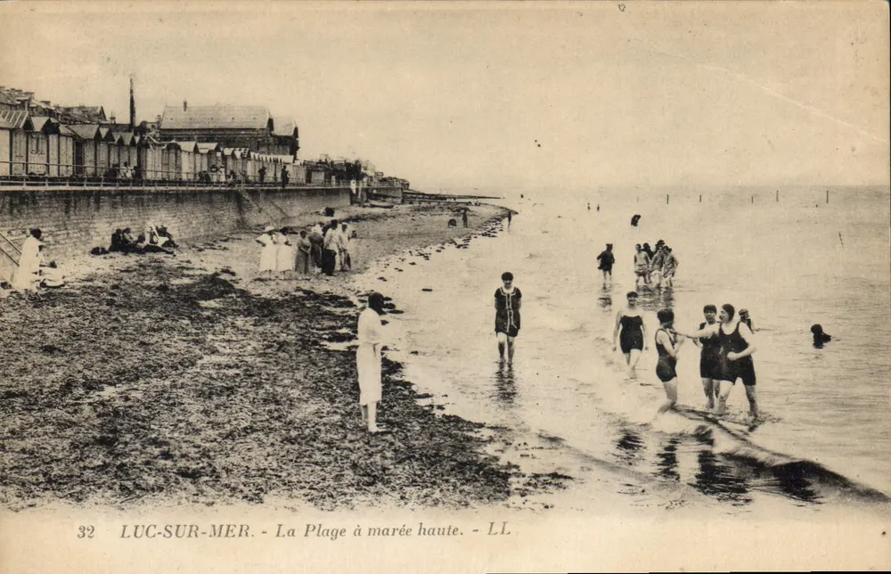 Luc-sur-Mer — De Strand bij hoog water — LL - Voorkant