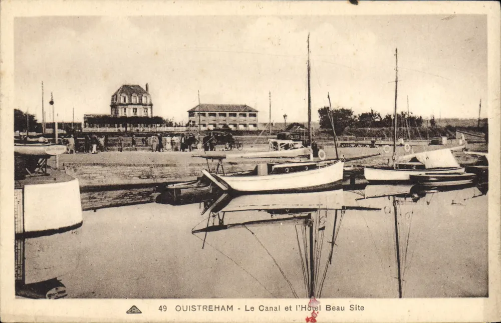 Ouistreham - Der Kanal und das Hotel Beau Site — Verlag ARA, Nr. 49 - Vorderseite