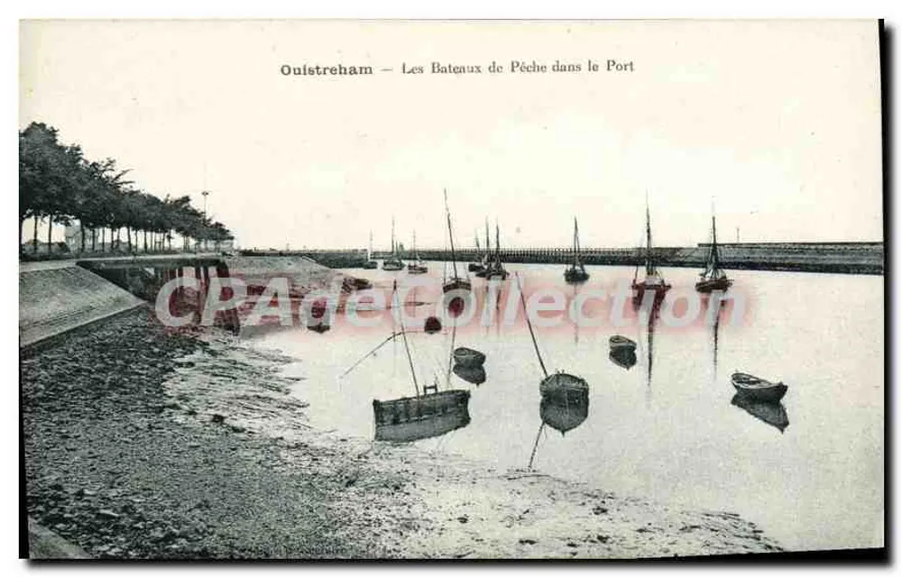 Ouistreham — Ansicht von Fischereibooten im Hafen - Vorderseite