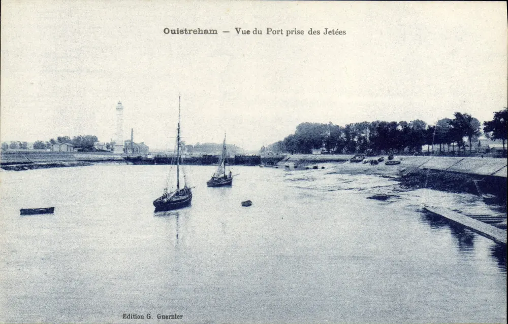 Ouistreham — Vue du Port prise des Jetées — Édition G. Guernler - Recto