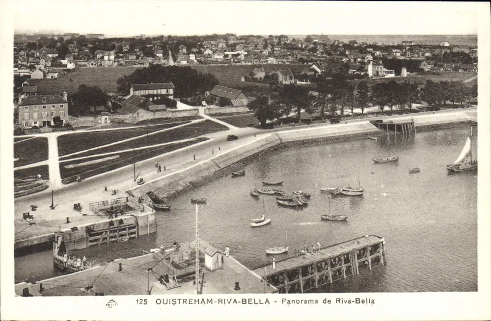 Ouistreham-Riva-Bella — Panorama Riva-Bella — wydawca CPADeCollection - Awers