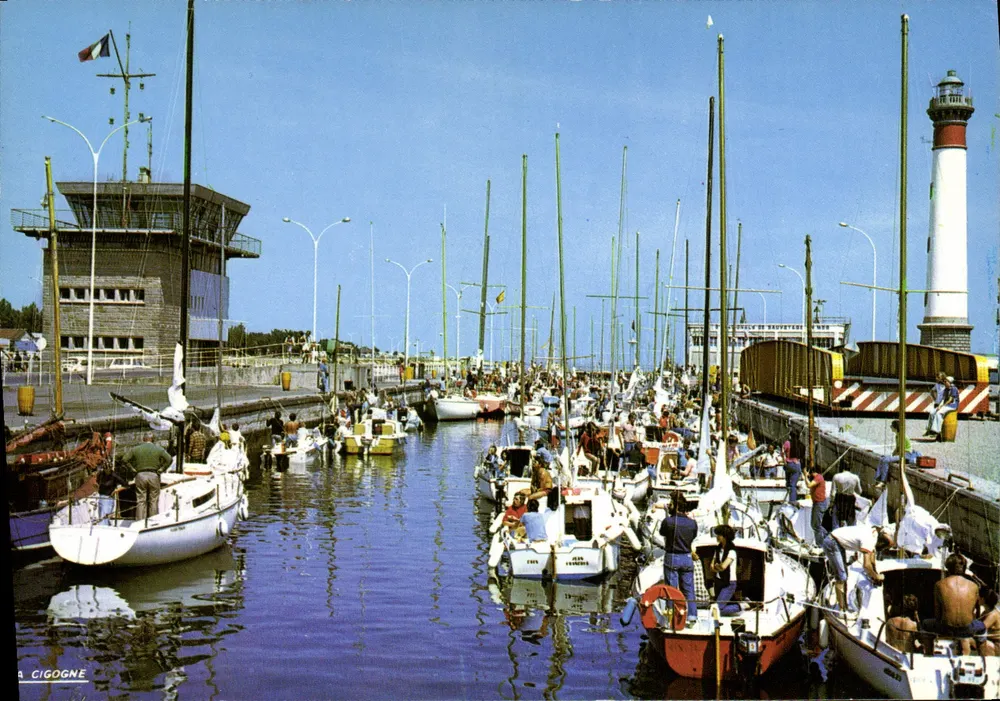 Port de Cigogne — Vue du barrage et du phare — Éditeur A. Cigogne - Frente