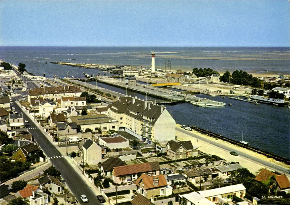 A Cigogne — Vista aérea do porto — A Cigogne - Frente