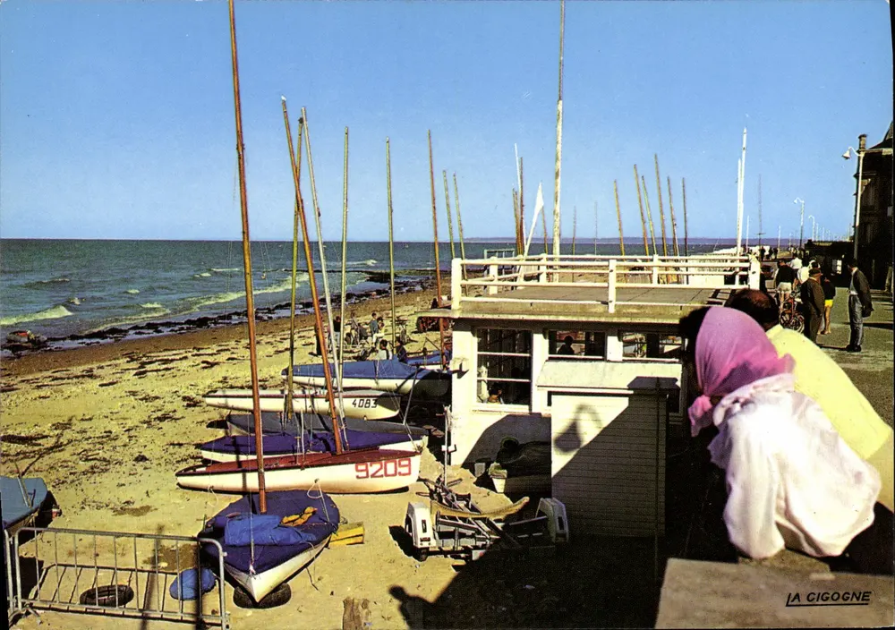 Strand von Saint-Aubin-sur-Mer — Segelboote auf dem Sand — Editions 'La Cigogne' - Vorderseite