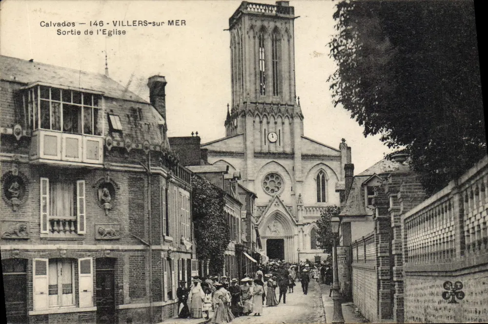 Villers-sur-Mer — Ausgang der Kirche — Calvados — 146 - Vorderseite