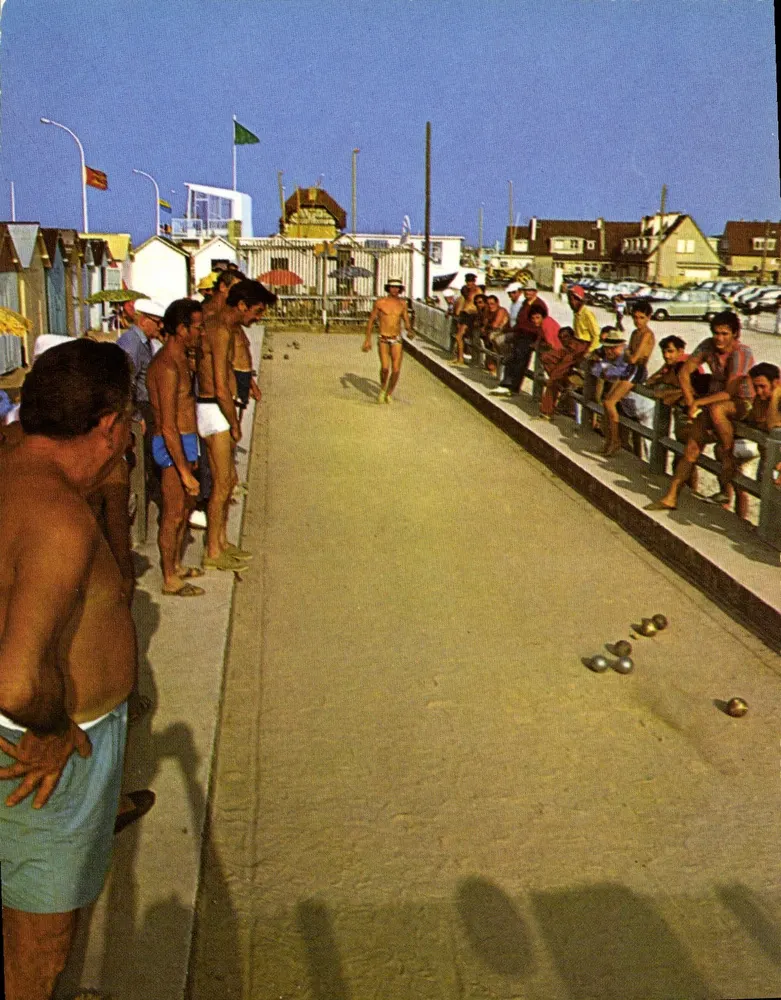 Bernières-sur-Mer — Campo de bolas — Edições 'LA CIGOGNE' n°14.066.38 - Frente