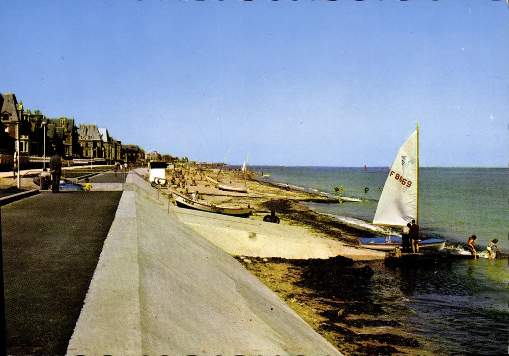 Hermanville-sur-Mer — A Digue promenade — Edições Hachette - Frente