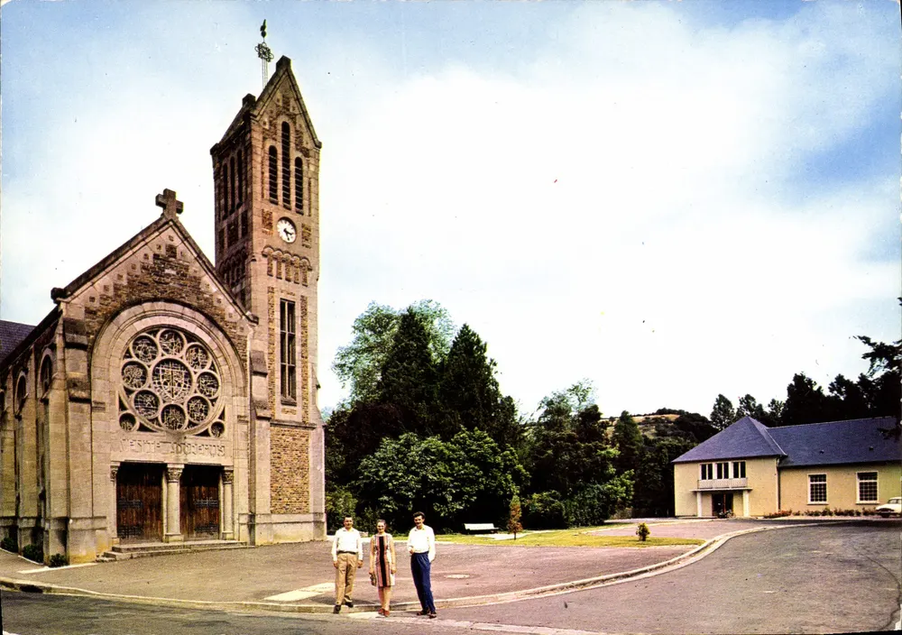 Kirche und Saal der Feierlichkeiten — Pont-d'Ouilly (Calvados) — Artaud Éditeurs, Nantes - Vorderseite