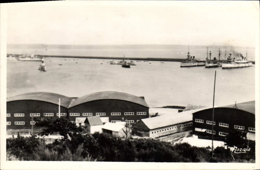 Die Bucht vom Esplanade der Marineakademie, Zentrum der Luftfahrt — Nozais - Vorderseite