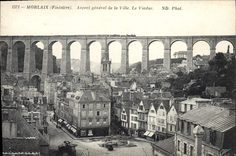 Morlaix (Finistère) — Aspecto geral da Cidade. O Viaduto. — ND. Fot. - Frente