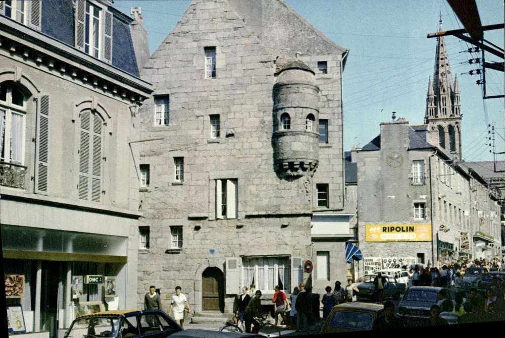 Saint-Pol-de-Léon (Finistère) — Casa prébendada — Éditions La Cioque - Hachette - Frente
