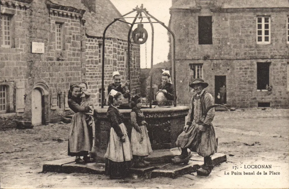 Locronan — El Pozo común de la Plaza — Le Doart, fot. Châtenalin - Anverso