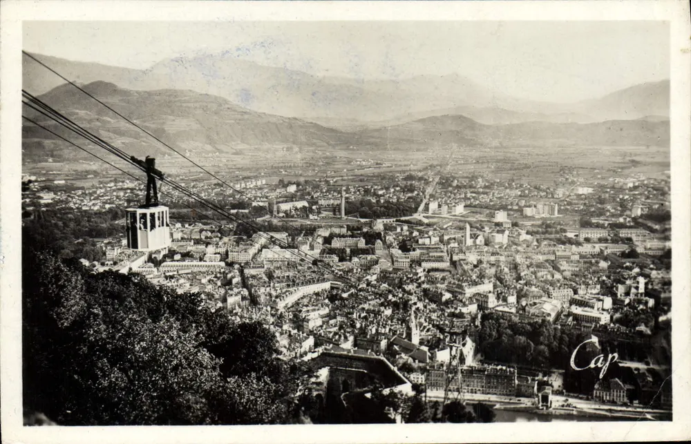 Grenoble — Panoramablick vom Seilbahn der Bastille — Verlag G.A.P. Nr. 492 - Vorderseite