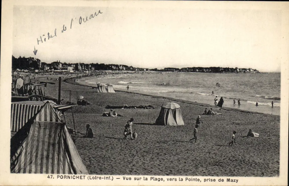 Pornichet (Loire-Inf.) — Blick auf den Strand in Richtung der Spitze, aufgenommen von Mazy - Vorderseite