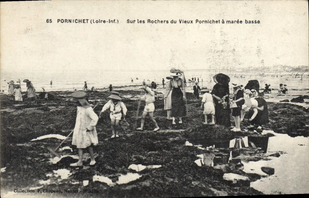 PORNICHET (Loire-Inf.) — Auf den Felsen des alten Pornichet bei Ebbe — Sammlung F. Chapeau, Nantes - Vorderseite