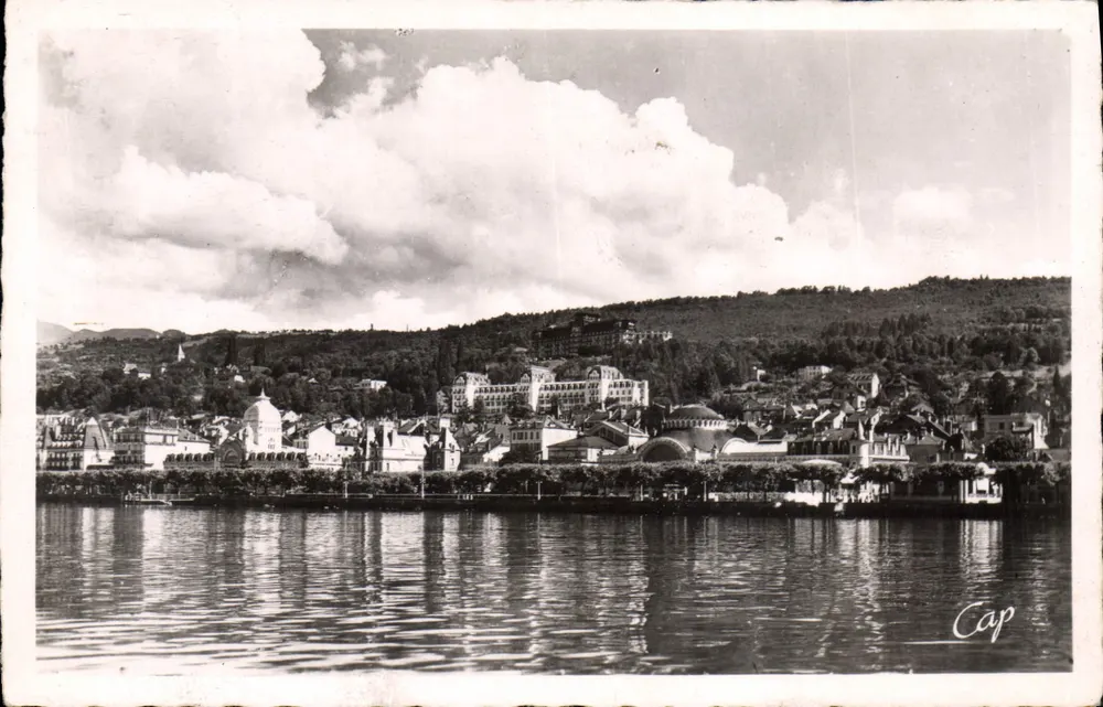 Évian-les-Bains — Vista geral — (51) Réal-Photo, C° Art. Photomécan. 44 r. Leretlier, Paris-15 - Frente