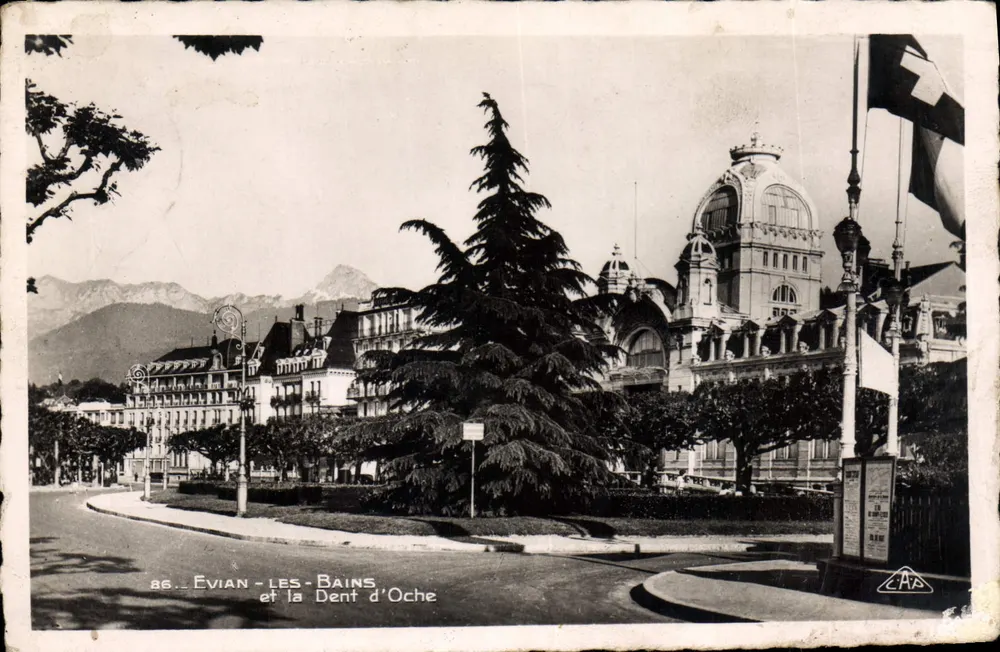 Evian-les-Bains e a Dent d'Oche — Bilhete postal antigo n°86, editor Réal-Photo - Frente
