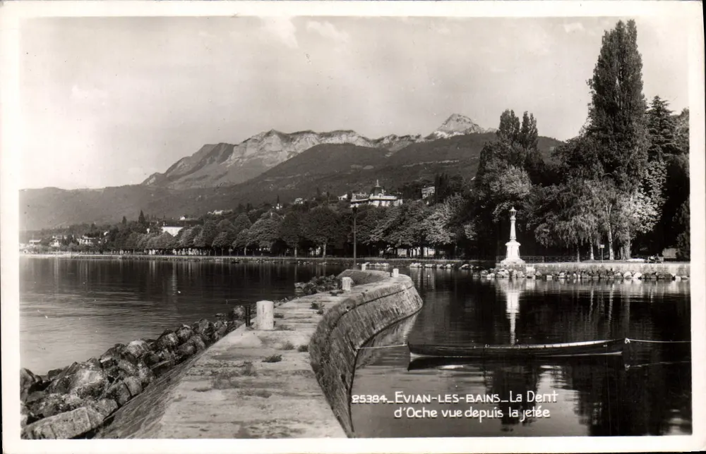 Évian-les-Bains — Die Dent d'Oche von der Mole aus gesehen — Edition André Laramée n°25384 - Vorderseite
